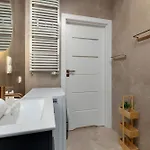 Stylish In A Modern Development Parking & Balcony By Renters *