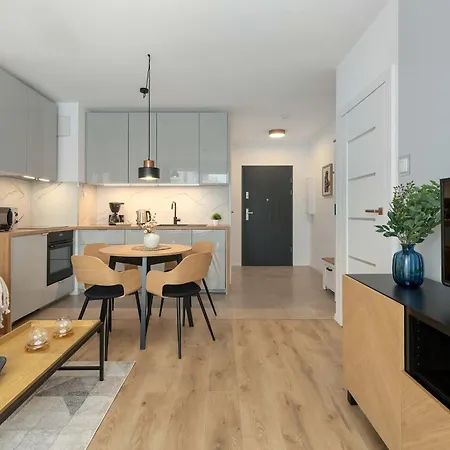 Apartment Stylish In A Modern Development Parking & Balcony By Renters *