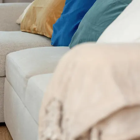 Stylish In A Modern Development Parking & Balcony By Renters *