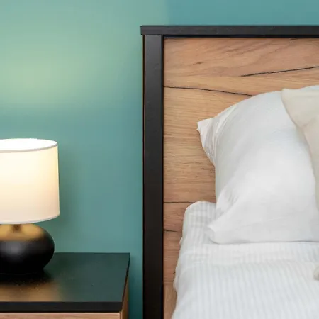 Stylish In A Modern Development Parking & Balcony By Renters Appartement *