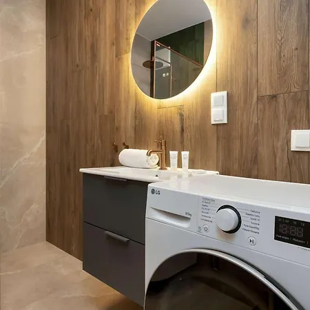 Apartment Stylish In A Modern Development Parking & Balcony By Renters *