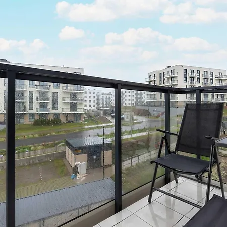 Apartment Stylish In A Modern Development Parking & Balcony By Renters