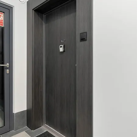 Stylish In A Modern Development Parking & Balcony By Renters Apartment Danzig