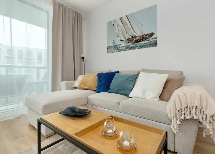 Stylish In A Modern Development Parking & Balcony By Renters Appartement *
