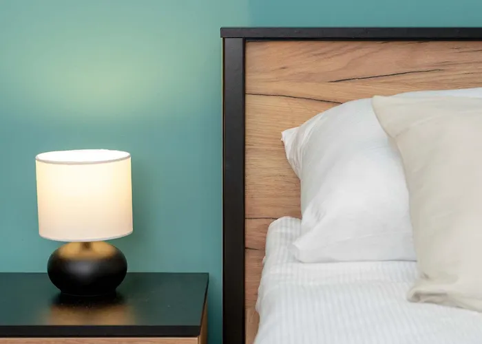 Stylish In A Modern Development Parking & Balcony By Renters Appartement *