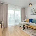 Stylish In A Modern Development Parking & Balcony By Renters